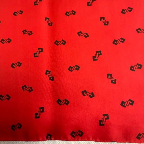 •Red Black Graphic Geometric Print Silk Large Scarf 35”x36” NWOT - Picture 5 of 8